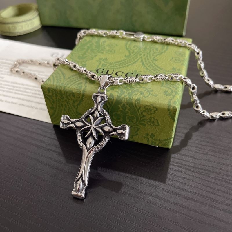 G*u*i necklaces